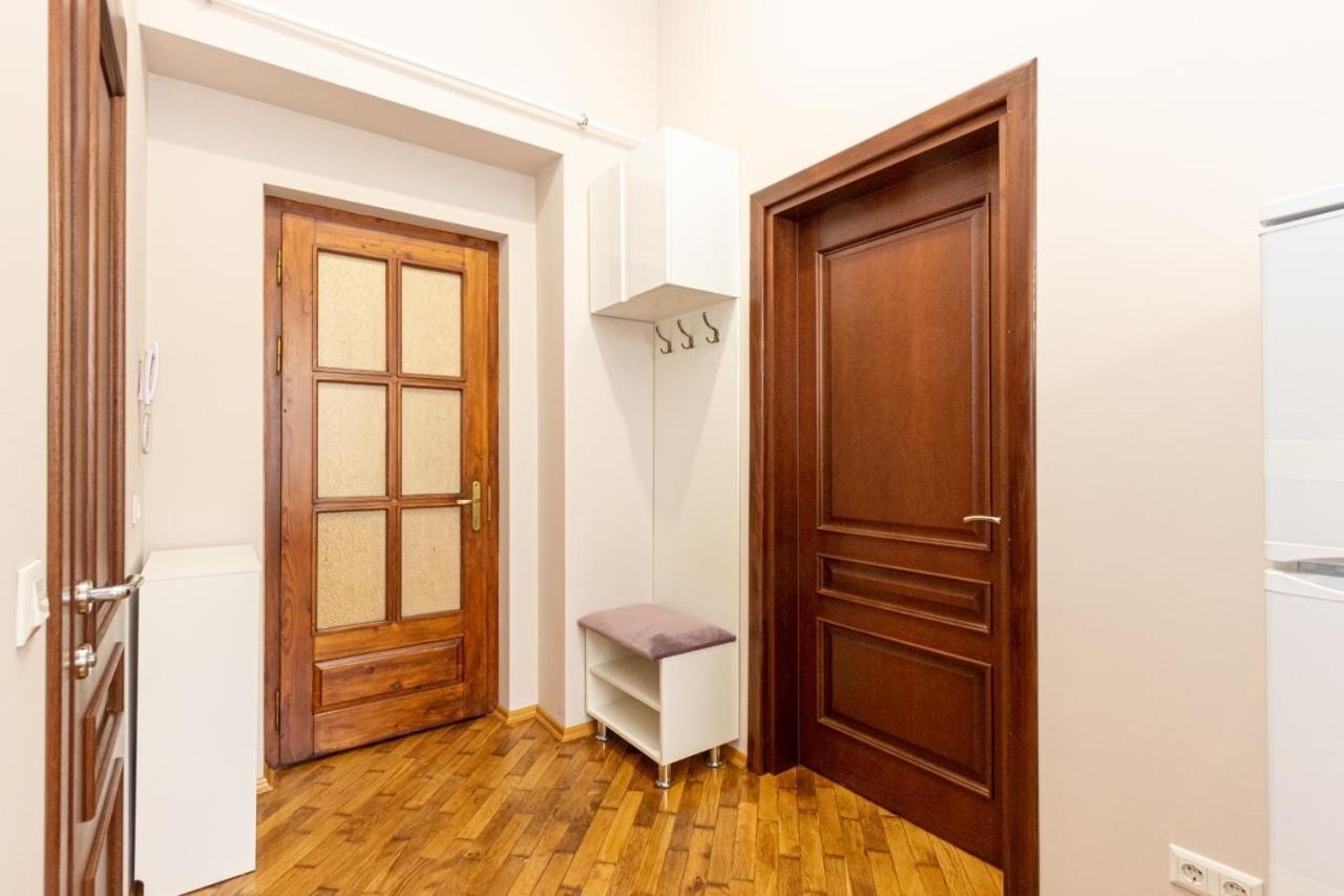Апартаменти В Центрі Міста Ivano-Frankivsk Exteriör bild