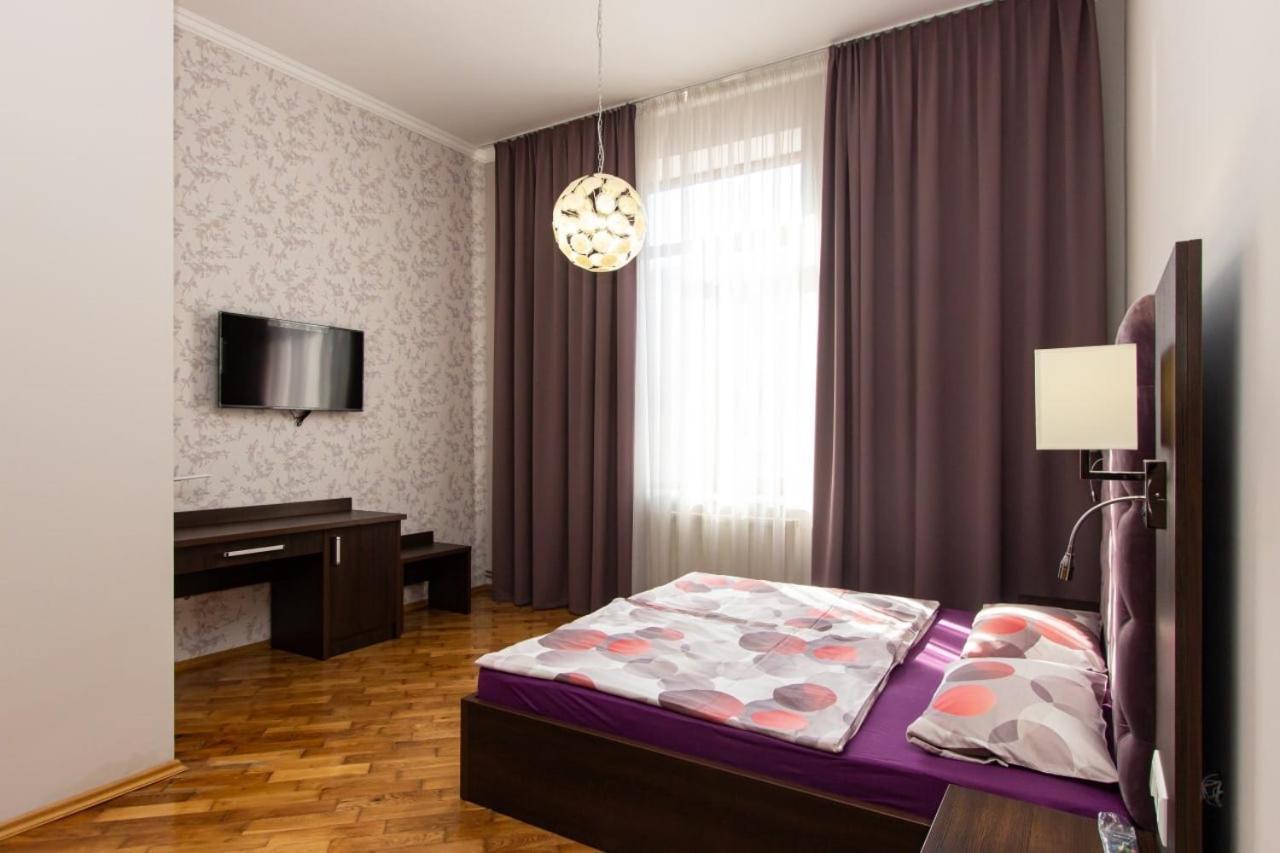 Апартаменти В Центрі Міста Ivano-Frankivsk Exteriör bild