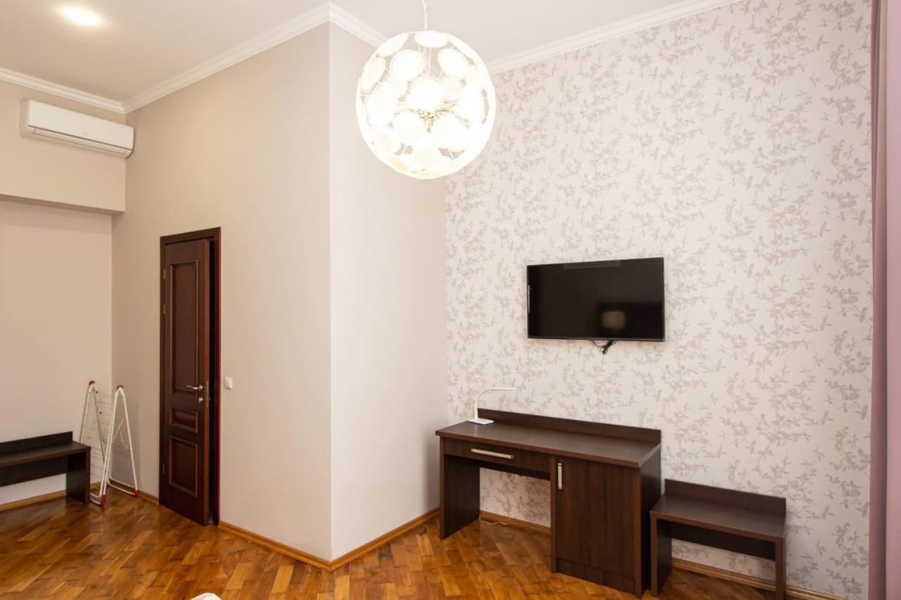 Апартаменти В Центрі Міста Ivano-Frankivsk Exteriör bild
